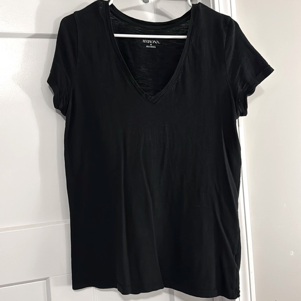 Black (M) v-neck